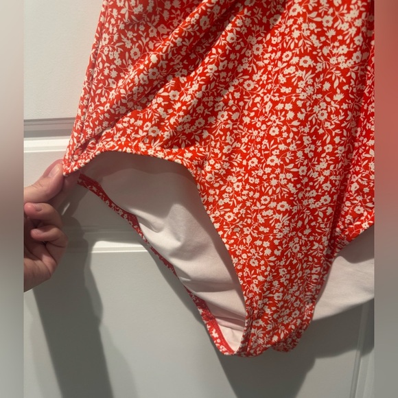 Michael Michael Kors Women's 236282 V-Twist Halter One-Piece Swimsuit Size 16 - Picture 3 of 8